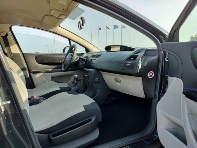 Черный Ситроен С4, объемом двигателя 1.6 л и пробегом 326 тыс. км за 3200 $, фото 7 на Automoto.ua