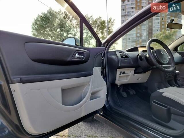 Черный Ситроен С4, объемом двигателя 1.6 л и пробегом 326 тыс. км за 3300 $, фото 4 на Automoto.ua