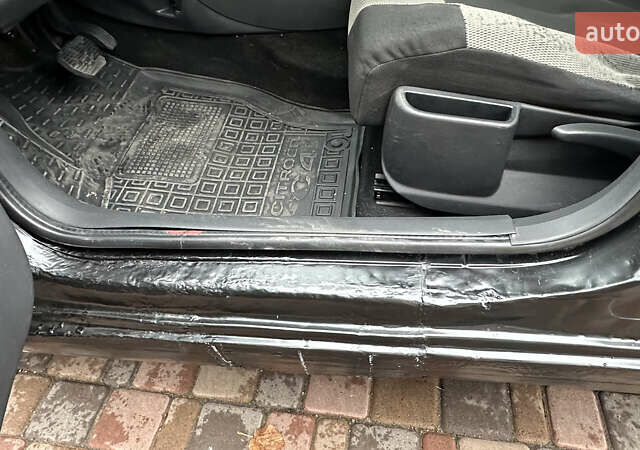 Черный Ситроен С4, объемом двигателя 1.6 л и пробегом 240 тыс. км за 3500 $, фото 16 на Automoto.ua