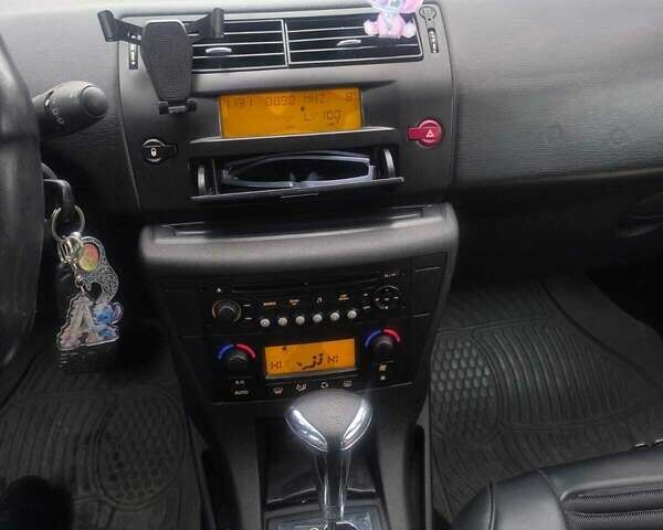 Черный Ситроен С4, объемом двигателя 1.59 л и пробегом 172 тыс. км за 4700 $, фото 4 на Automoto.ua