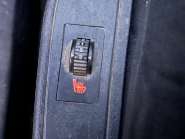 Черный Ситроен С4, объемом двигателя 1.6 л и пробегом 204 тыс. км за 2800 $, фото 18 на Automoto.ua