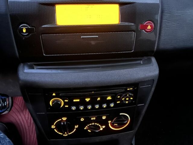 Черный Ситроен С4, объемом двигателя 1.6 л и пробегом 204 тыс. км за 2800 $, фото 13 на Automoto.ua