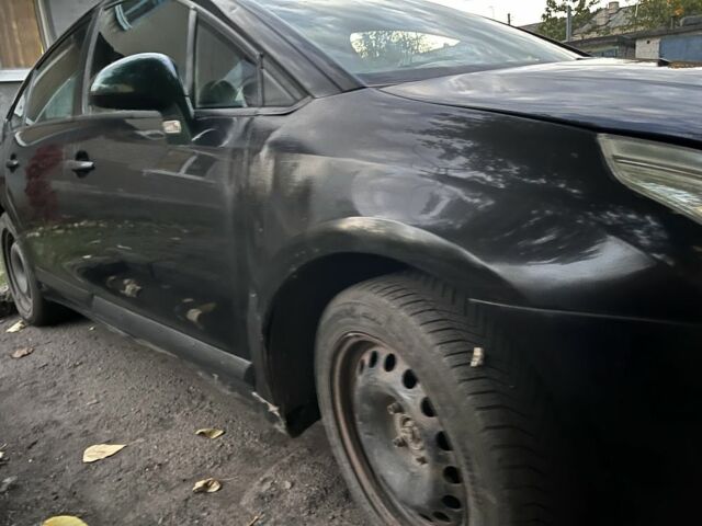 Черный Ситроен С4, объемом двигателя 1.6 л и пробегом 204 тыс. км за 2800 $, фото 4 на Automoto.ua