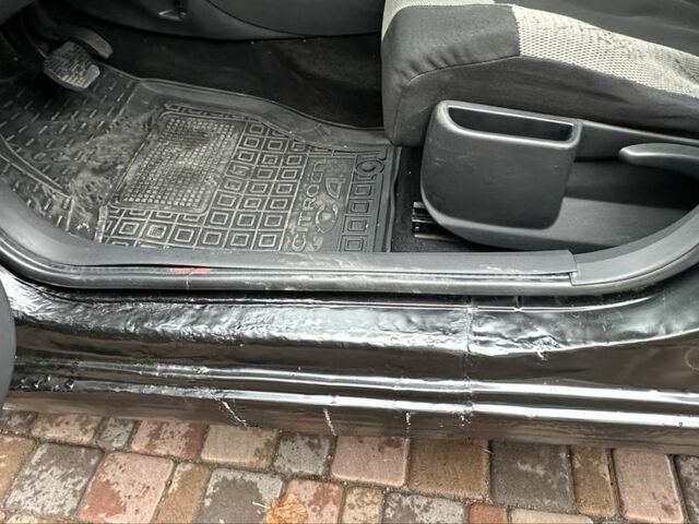 Черный Ситроен С4, объемом двигателя 1.6 л и пробегом 250 тыс. км за 3600 $, фото 14 на Automoto.ua