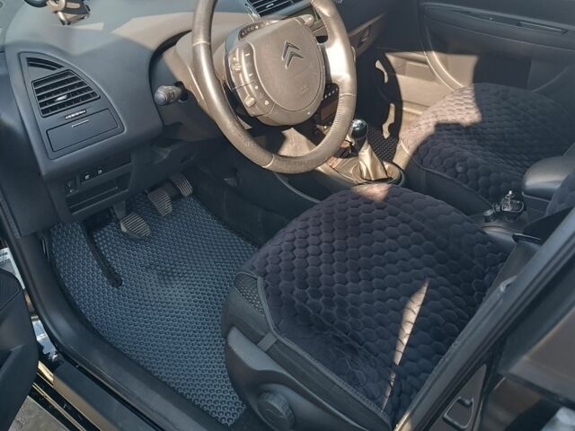 Черный Ситроен С4, объемом двигателя 1.6 л и пробегом 176 тыс. км за 3800 $, фото 6 на Automoto.ua