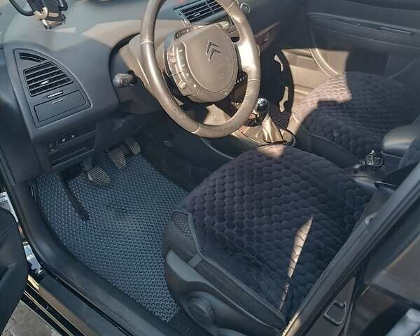 Черный Ситроен С4, объемом двигателя 1.6 л и пробегом 170 тыс. км за 4900 $, фото 6 на Automoto.ua