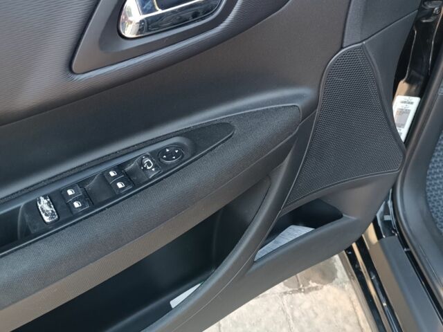 Черный Ситроен С4, объемом двигателя 1.6 л и пробегом 176 тыс. км за 3800 $, фото 9 на Automoto.ua