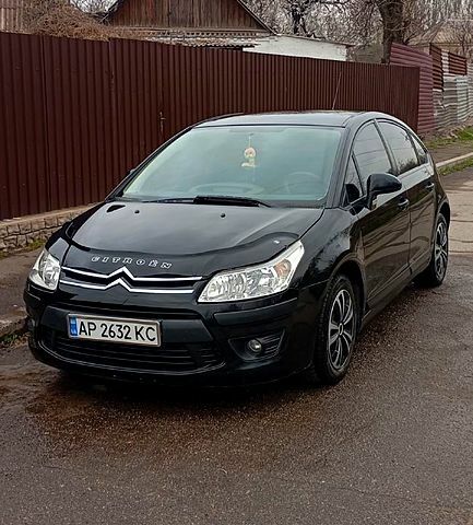Черный Ситроен С4, объемом двигателя 1.6 л и пробегом 245 тыс. км за 4000 $, фото 1 на Automoto.ua