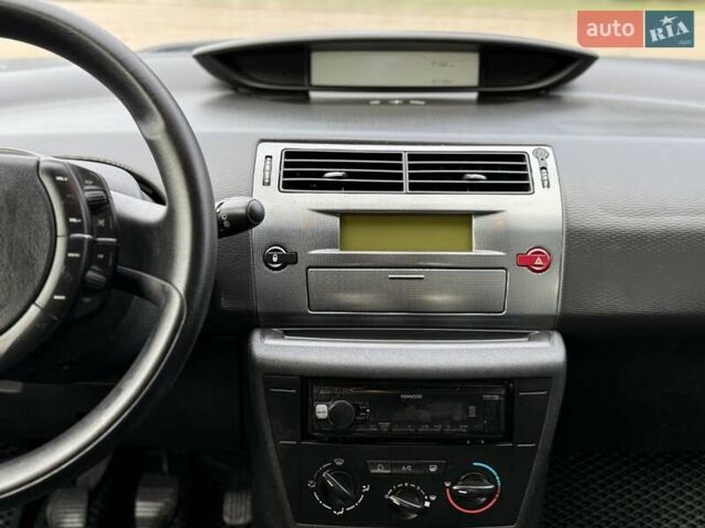 Черный Ситроен С4, объемом двигателя 1.6 л и пробегом 220 тыс. км за 3400 $, фото 48 на Automoto.ua