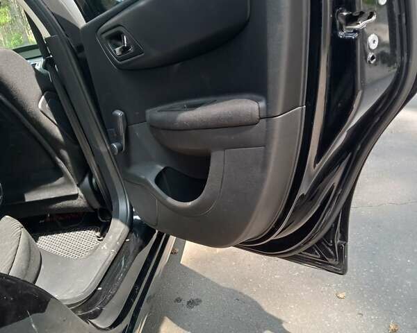 Черный Ситроен С4, объемом двигателя 1.6 л и пробегом 174 тыс. км за 5700 $, фото 8 на Automoto.ua