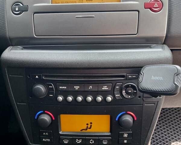 Черный Ситроен С4, объемом двигателя 1.6 л и пробегом 174 тыс. км за 5700 $, фото 3 на Automoto.ua