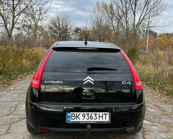 Черный Ситроен С4, объемом двигателя 1.6 л и пробегом 333 тыс. км за 5800 $, фото 2 на Automoto.ua