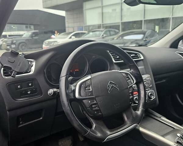 Черный Ситроен С4, объемом двигателя 1.56 л и пробегом 162 тыс. км за 7300 $, фото 11 на Automoto.ua