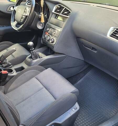 Черный Ситроен С4, объемом двигателя 1.6 л и пробегом 222 тыс. км за 6800 $, фото 7 на Automoto.ua