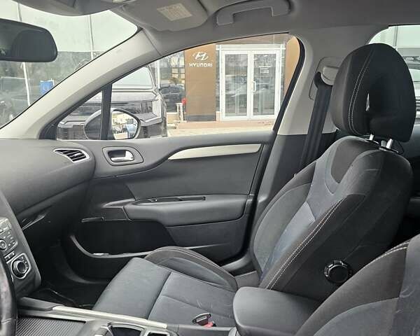 Черный Ситроен С4, объемом двигателя 1.56 л и пробегом 162 тыс. км за 7300 $, фото 16 на Automoto.ua