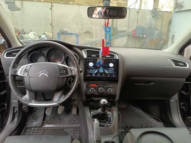 Черный Ситроен С4, объемом двигателя 1.6 л и пробегом 198 тыс. км за 5500 $, фото 6 на Automoto.ua