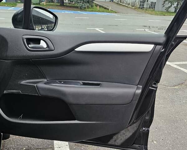 Черный Ситроен С4, объемом двигателя 1.59 л и пробегом 150 тыс. км за 4000 $, фото 24 на Automoto.ua