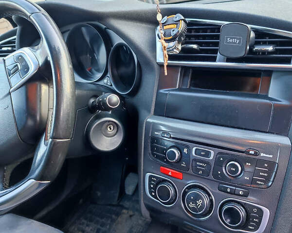 Черный Ситроен С4, объемом двигателя 1.6 л и пробегом 198 тыс. км за 7400 $, фото 15 на Automoto.ua