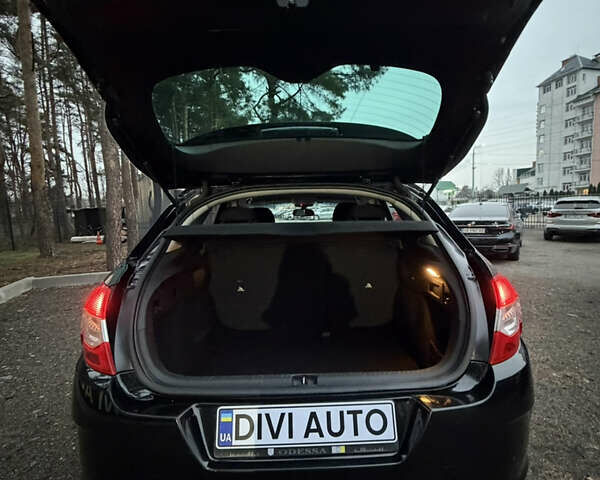 Черный Ситроен С4, объемом двигателя 1.6 л и пробегом 275 тыс. км за 7700 $, фото 2 на Automoto.ua