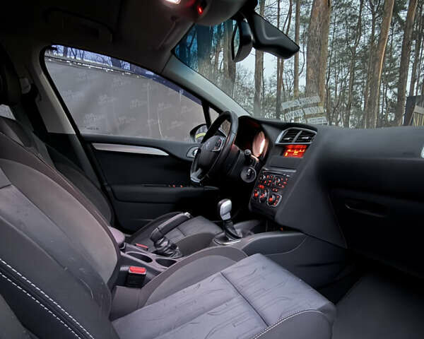 Черный Ситроен С4, объемом двигателя 1.6 л и пробегом 275 тыс. км за 7700 $, фото 8 на Automoto.ua
