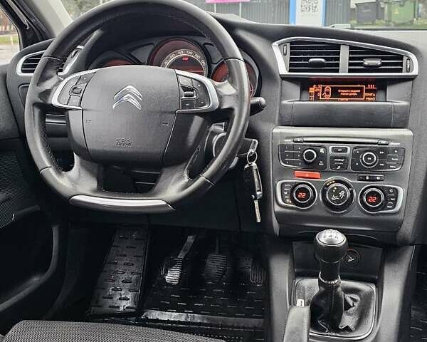 Черный Ситроен С4, объемом двигателя 1.59 л и пробегом 150 тыс. км за 4000 $, фото 20 на Automoto.ua