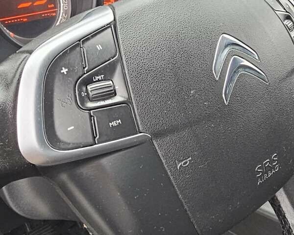 Черный Ситроен С4, объемом двигателя 1.59 л и пробегом 150 тыс. км за 4000 $, фото 21 на Automoto.ua