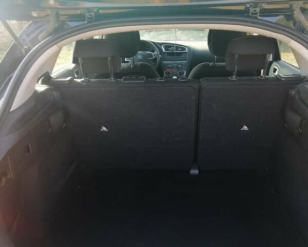 Черный Ситроен С4, объемом двигателя 1.56 л и пробегом 275 тыс. км за 7800 $, фото 18 на Automoto.ua