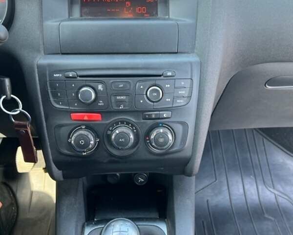 Черный Ситроен С4, объемом двигателя 1.56 л и пробегом 95 тыс. км за 8500 $, фото 8 на Automoto.ua