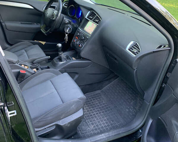 Черный Ситроен С4, объемом двигателя 1.6 л и пробегом 250 тыс. км за 6800 $, фото 5 на Automoto.ua