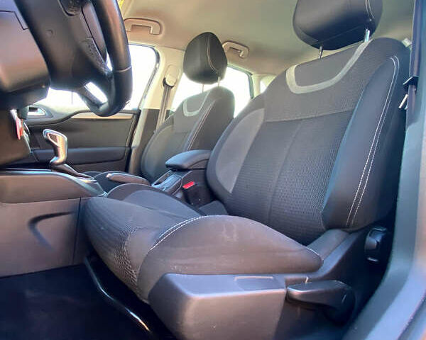 Черный Ситроен С4, объемом двигателя 1.6 л и пробегом 195 тыс. км за 11200 $, фото 20 на Automoto.ua