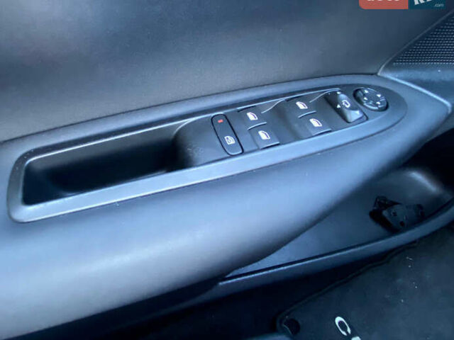 Черный Ситроен С4, объемом двигателя 1.6 л и пробегом 195 тыс. км за 11200 $, фото 18 на Automoto.ua