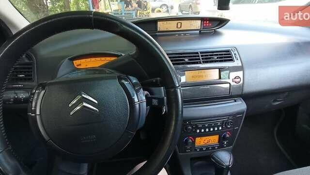 Черный Ситроен С4, объемом двигателя 1.6 л и пробегом 217 тыс. км за 3500 $, фото 8 на Automoto.ua