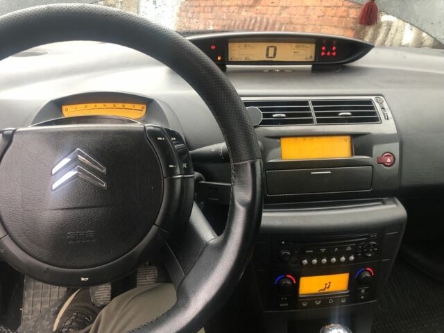 Черный Ситроен С4, объемом двигателя 1.6 л и пробегом 202 тыс. км за 3500 $, фото 2 на Automoto.ua