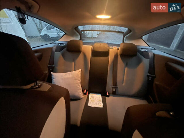 Черный Ситроен С4, объемом двигателя 1.6 л и пробегом 233 тыс. км за 4100 $, фото 8 на Automoto.ua