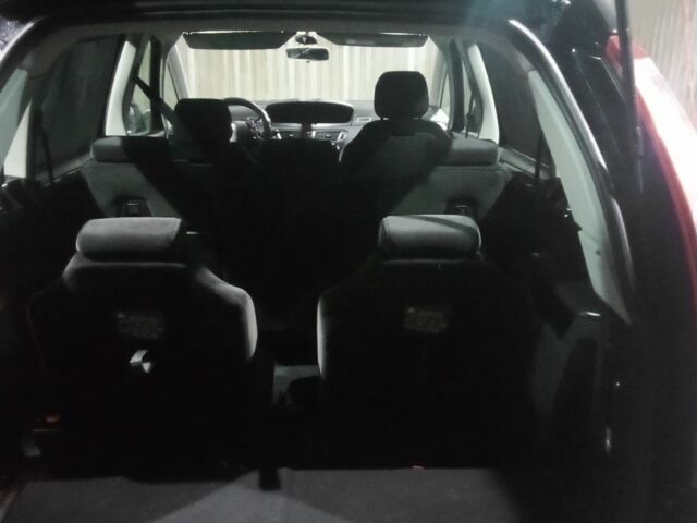 Черный Ситроен С4, объемом двигателя 2 л и пробегом 248 тыс. км за 3950 $, фото 4 на Automoto.ua