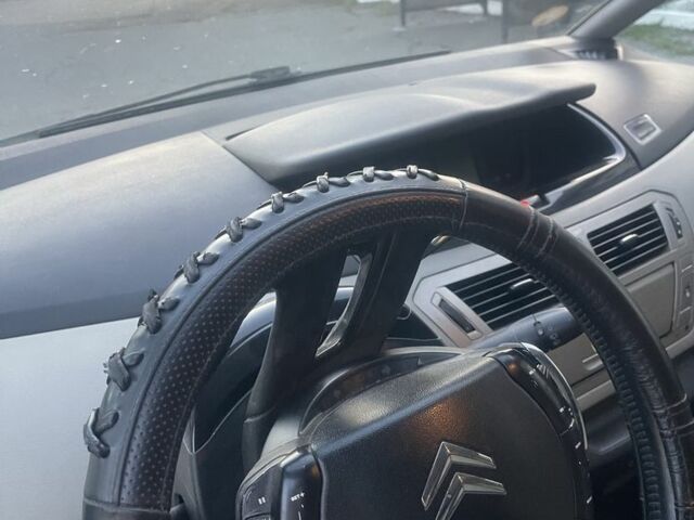 Черный Ситроен С4, объемом двигателя 1.6 л и пробегом 290 тыс. км за 4900 $, фото 6 на Automoto.ua