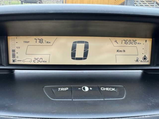 Фиолетовый Ситроен С4, объемом двигателя 1.6 л и пробегом 180 тыс. км за 2900 $, фото 1 на Automoto.ua