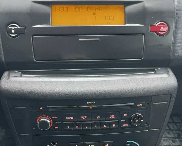 Фиолетовый Ситроен С4, объемом двигателя 1.6 л и пробегом 296 тыс. км за 4400 $, фото 1 на Automoto.ua