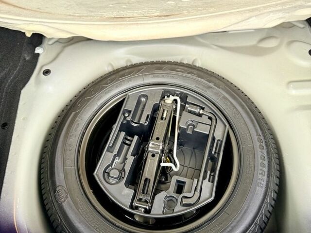 Ситроен С4 2016 в Киеве на Automoto.ua Фиолетовый Ситроен С4, объемом двигателя 1.6 л и пробегом 140 тыс. км за 10300 $, фото 12 на Automoto.ua