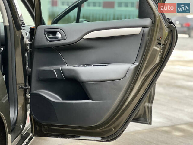 Коричневый Ситроен С4, объемом двигателя 1.56 л и пробегом 255 тыс. км за 7500 $, фото 29 на Automoto.ua