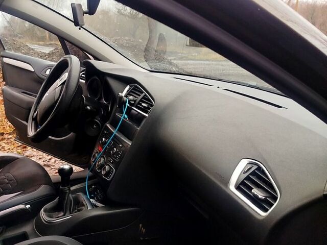 Коричневый Ситроен С4, объемом двигателя 1.6 л и пробегом 290 тыс. км за 6100 $, фото 3 на Automoto.ua