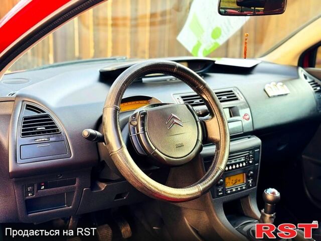 Красный Ситроен С4, объемом двигателя 1.6 л и пробегом 130 тыс. км за 3600 $, фото 8 на Automoto.ua