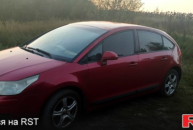 Красный Ситроен С4, объемом двигателя 1.6 л и пробегом 359 тыс. км за 3500 $, фото 2 на Automoto.ua