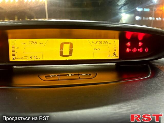 Красный Ситроен С4, объемом двигателя 1.6 л и пробегом 278 тыс. км за 2500 $, фото 4 на Automoto.ua