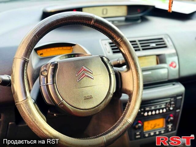 Красный Ситроен С4, объемом двигателя 1.6 л и пробегом 130 тыс. км за 3600 $, фото 6 на Automoto.ua