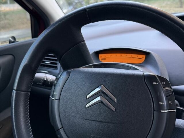 Красный Ситроен С4, объемом двигателя 1.6 л и пробегом 50 тыс. км за 5000 $, фото 6 на Automoto.ua