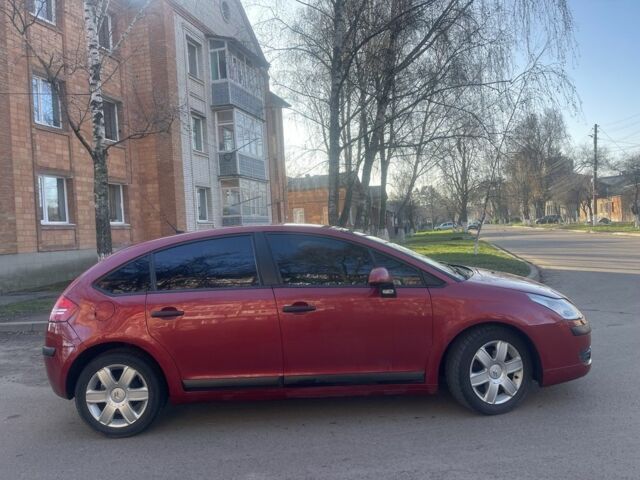 Красный Ситроен С4, объемом двигателя 1.6 л и пробегом 157 тыс. км за 4950 $, фото 1 на Automoto.ua