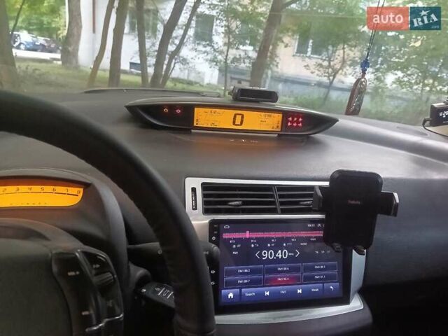 Красный Ситроен С4, объемом двигателя 1.59 л и пробегом 140 тыс. км за 3200 $, фото 7 на Automoto.ua