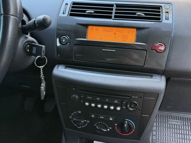 Красный Ситроен С4, объемом двигателя 1.6 л и пробегом 50 тыс. км за 5000 $, фото 7 на Automoto.ua