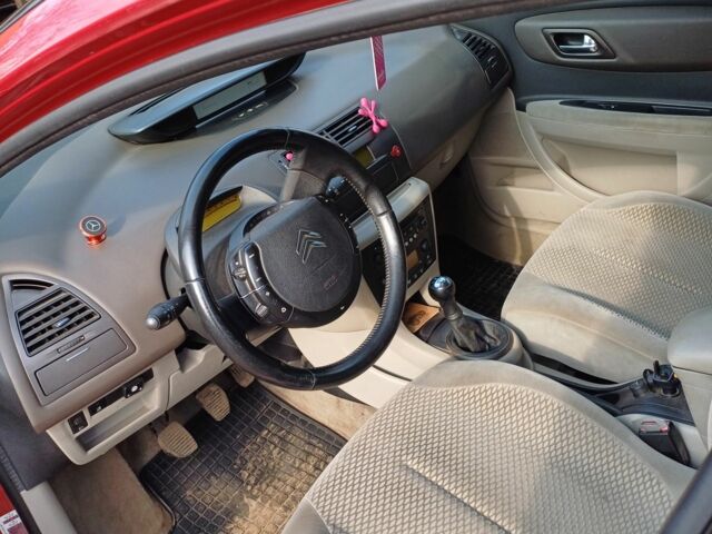 Червоний Сітроен С4, об'ємом двигуна 1.6 л та пробігом 160 тис. км за 4400 $, фото 4 на Automoto.ua